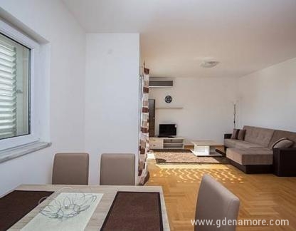 Apartman Marina, privatni smeštaj u mestu Petrovac, Crna Gora - Dnevni boravak